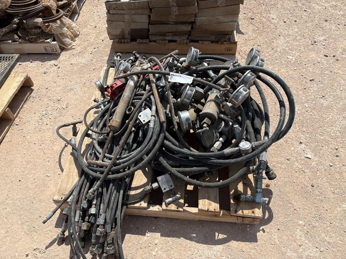 Used (2 pallets) w/ assorted hydraulic hoses. (5) outrigger pads, hydraulic hand pump, etc.