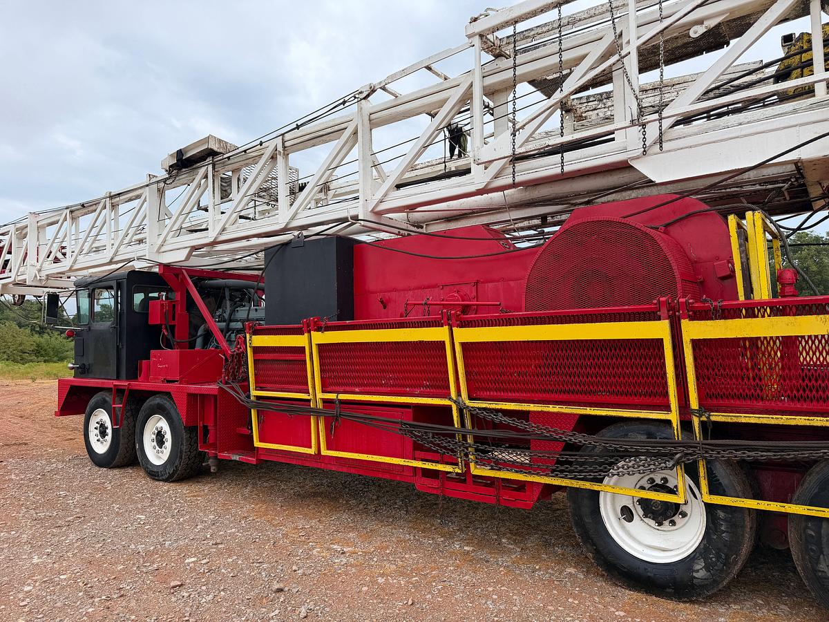 Used 1985 Taylor 550 Well Service Rig, 104 x 250k Mast