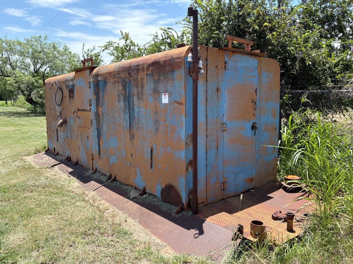 Used 20’ x 90” x 9” skidded doghouse