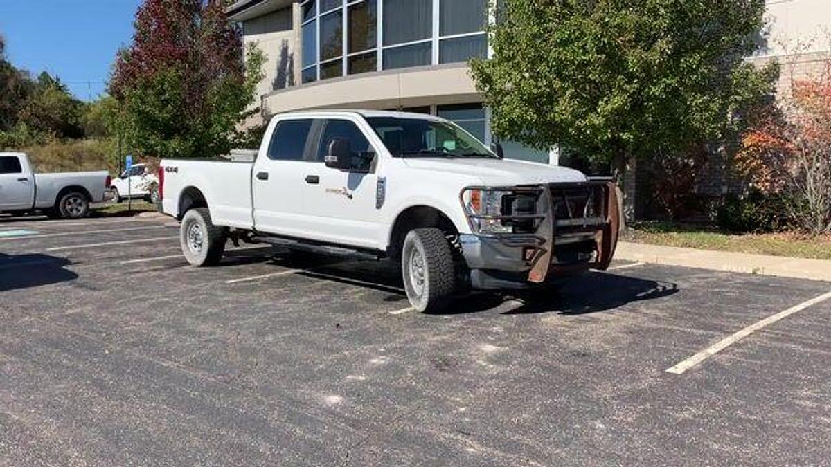 Used 2017 FORD F-250 SUPER DUTY XL CREW CAB 4X4 PICKUP (GAS)