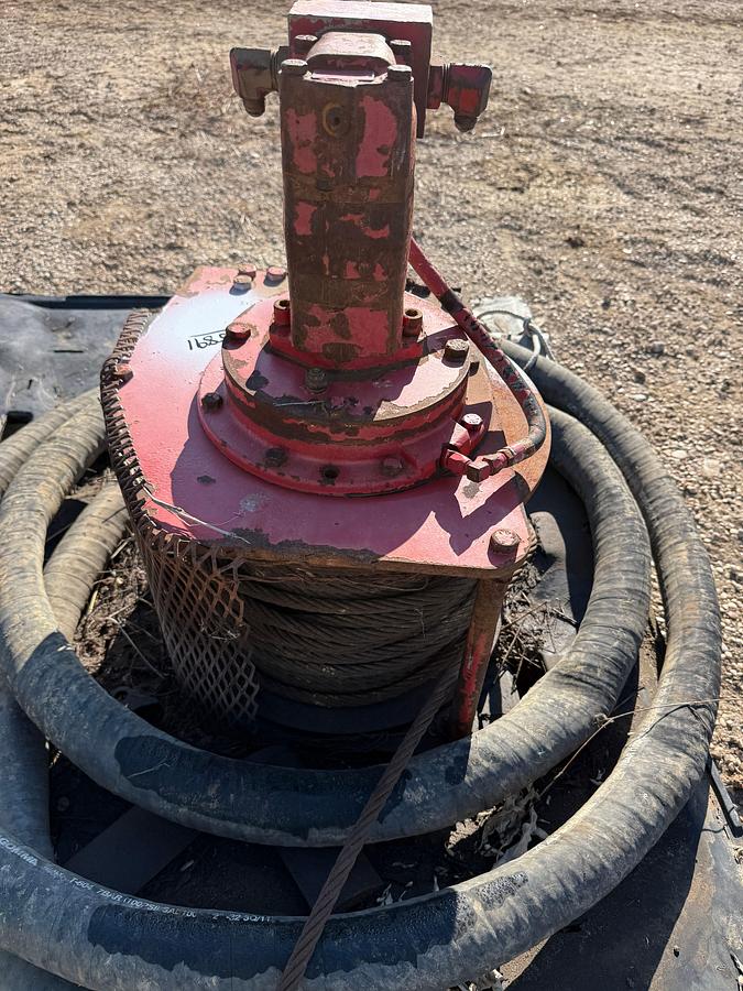 Used (2) PALLETS W/ GEARMATIC 8K LBS HYD AUX CATLINE WINCH, ASSORTED HYD & AIR HOSES