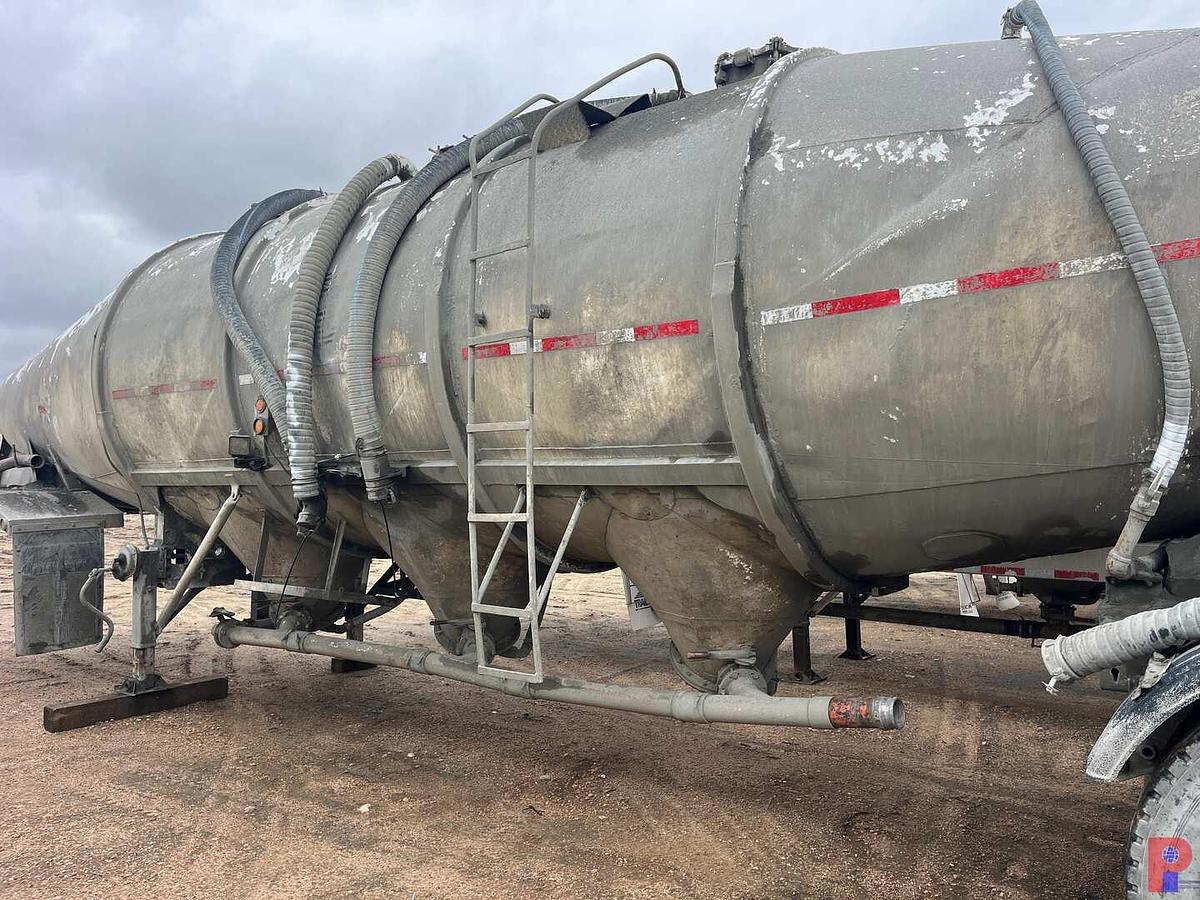 Used 1966 FRUEHAUF PNEUNATIC BULK TRAILER
