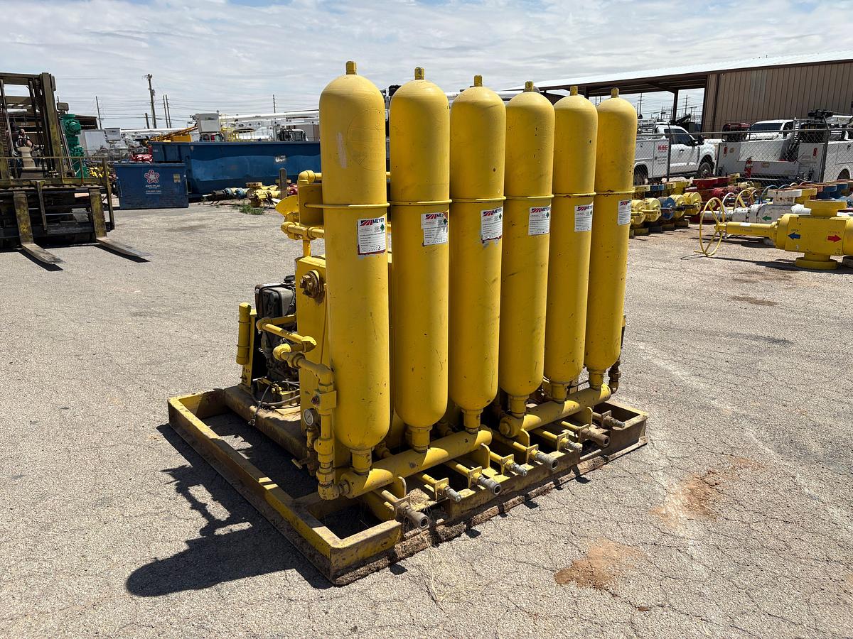 Used 4-station closing unit, skidded, starts up, but dies