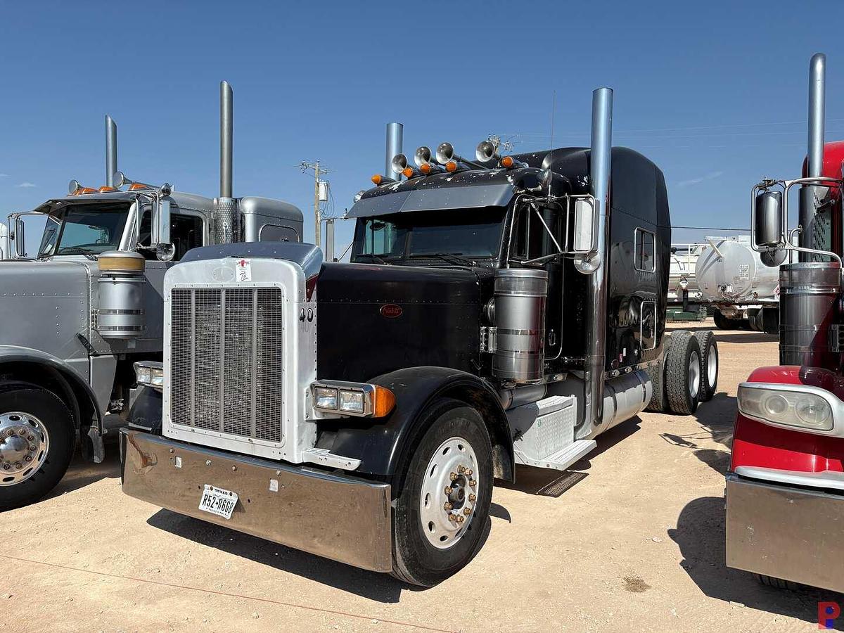 Used 2002 PETERBILT 379 EXT HOOD T/A 68” SLEEPER TRUCK
