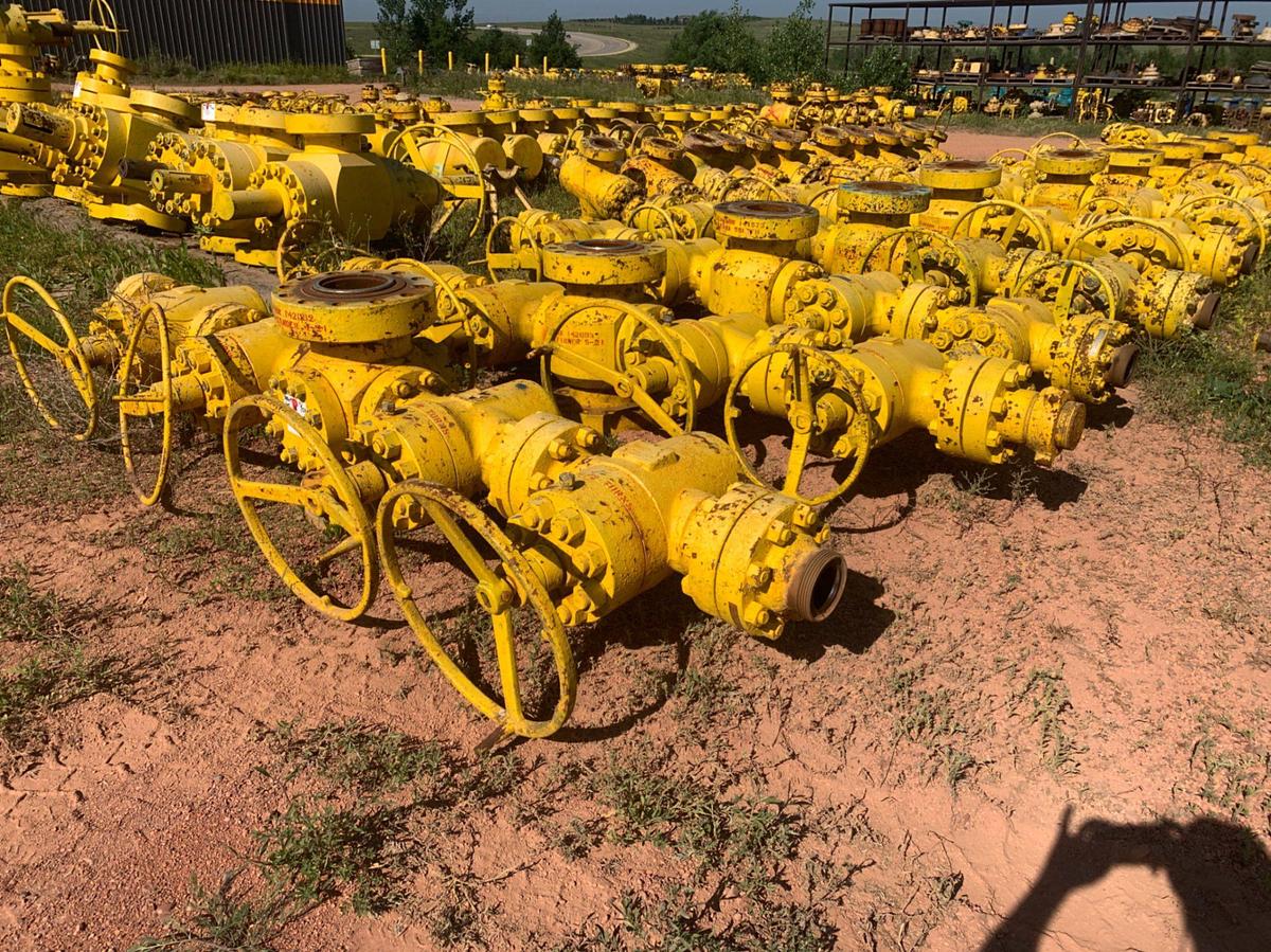 Used (5) 7-1/16 10k Fluid Crosses w/ (20) 4-1/16 10k Plug Valves