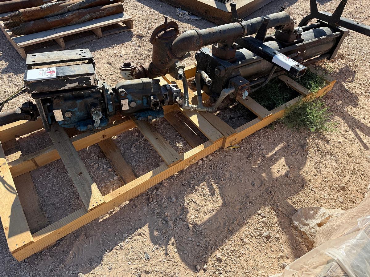 Used LOT W/ (2) VICKERS C25V-31 HYDRAULIC PUMPS, DRIVESHAFT, & 9”OD x 5’L HYDRAULIC CYLINDER