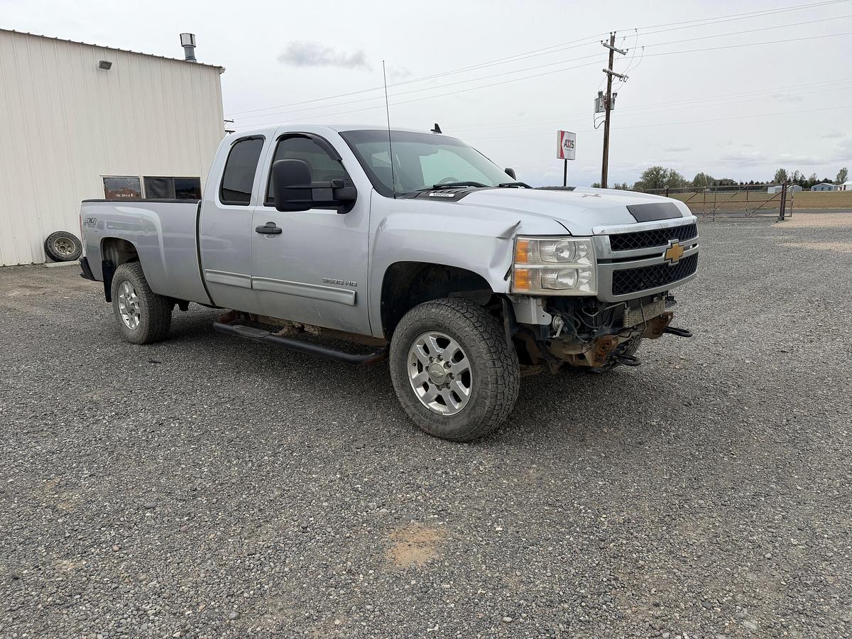 Used 2012 Chevrolet Silverado 3500HD Ext. Cab 4x4 pickup