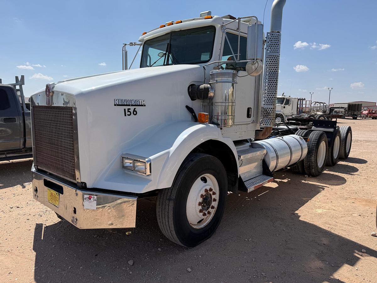 Used 2009 KENWORTH T800 TRI-AXLE HEAVY HAUL DAYCAB TRUCK