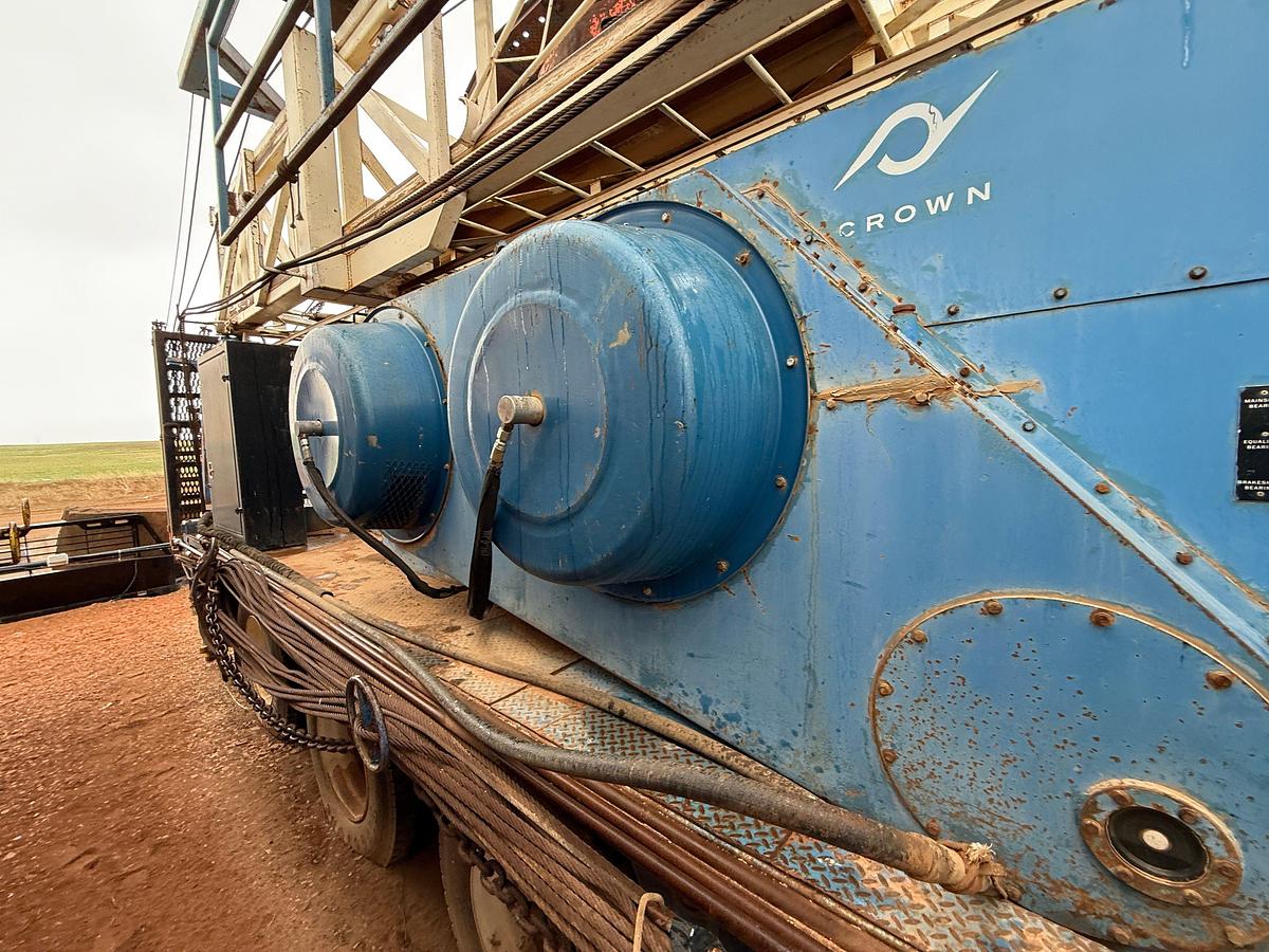 Used 2006 CROWN CE500 DD 104'-240K 5-AXLE WELL SERVICE WORKOVER RIG