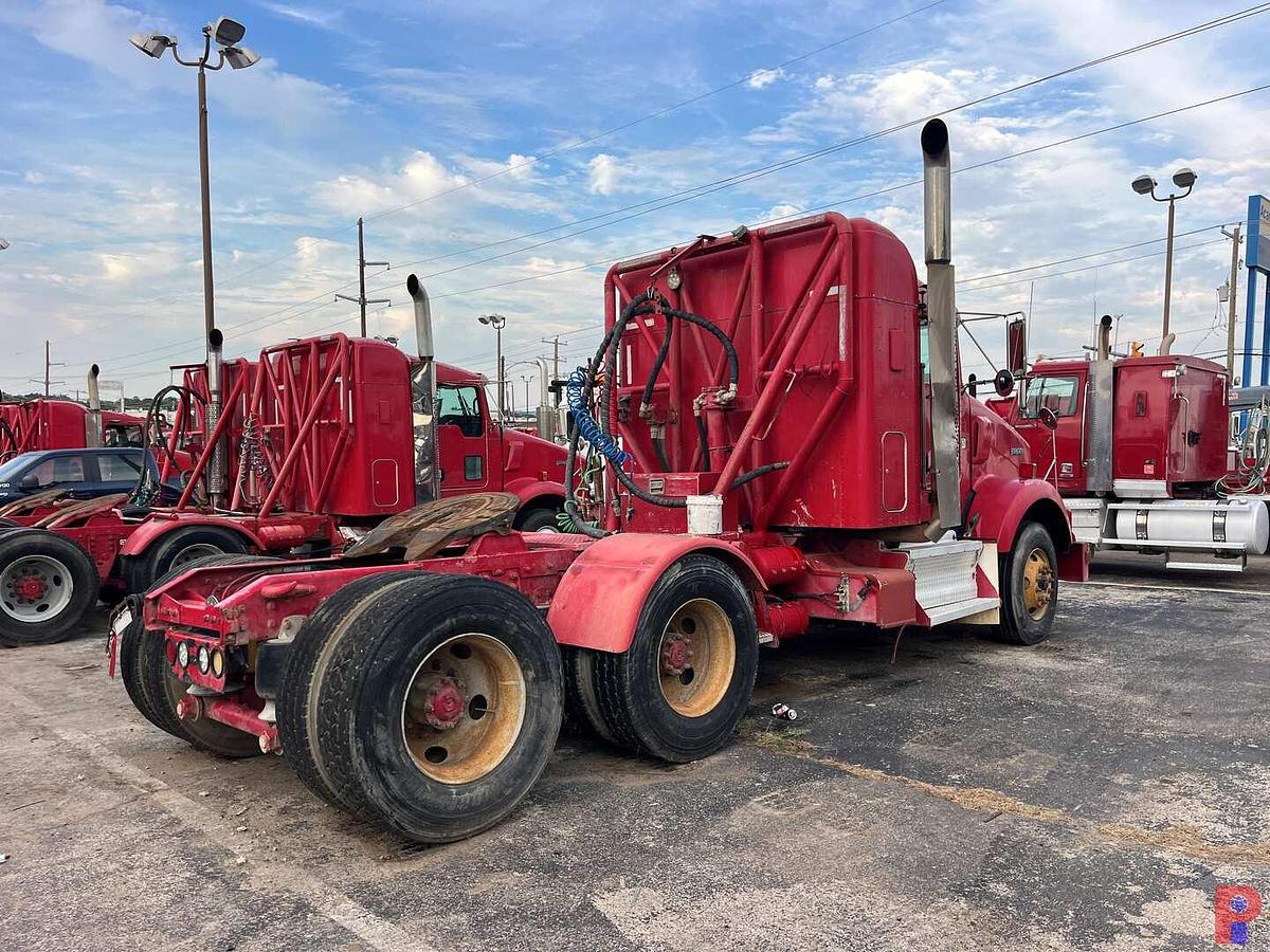Used 2009 KENWORTH T800 T/A 36” SLEEPER TRUCK