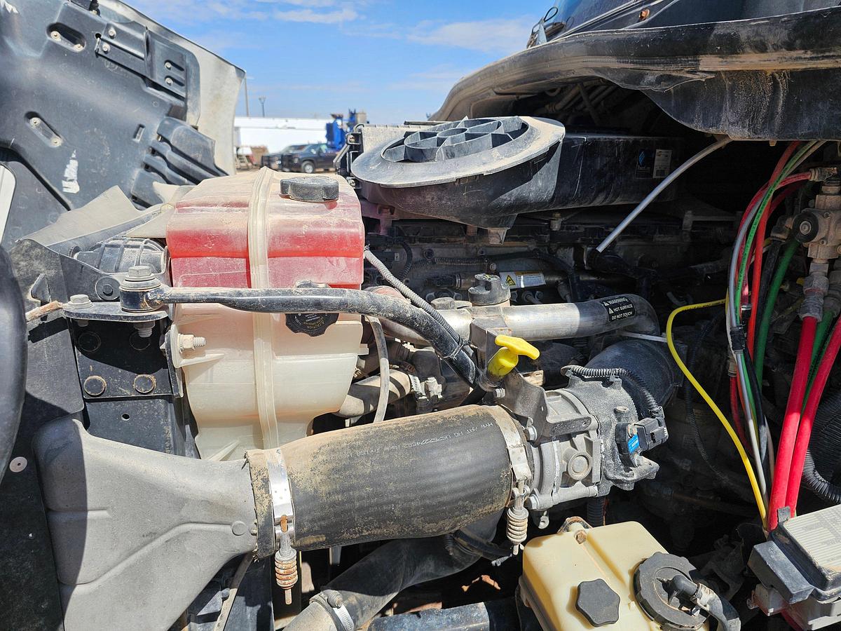 Used 2011 FREIGHTLINER CASCAIDA SLEEPER TRUCK