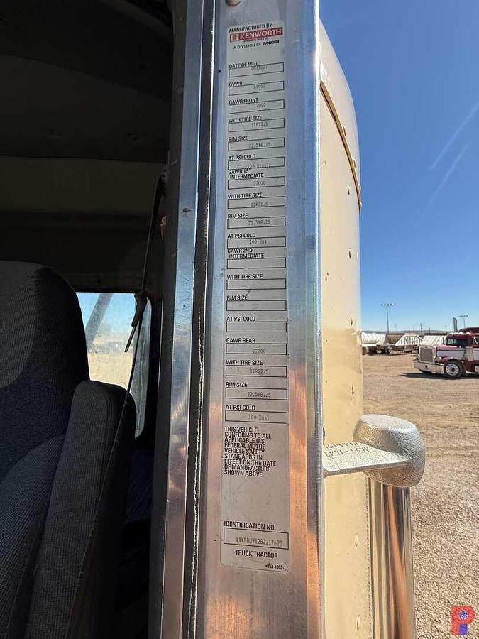 Used 2008 KENWORTH T800 T/A 36” SLEEPER 45K LBS. WINCH TRUCK