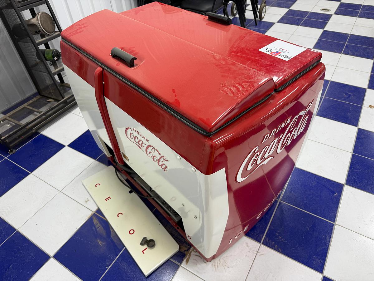 Used Coca-Cola CMD-D TOP OPEN CHEST STYLE VINTAGE COOLER