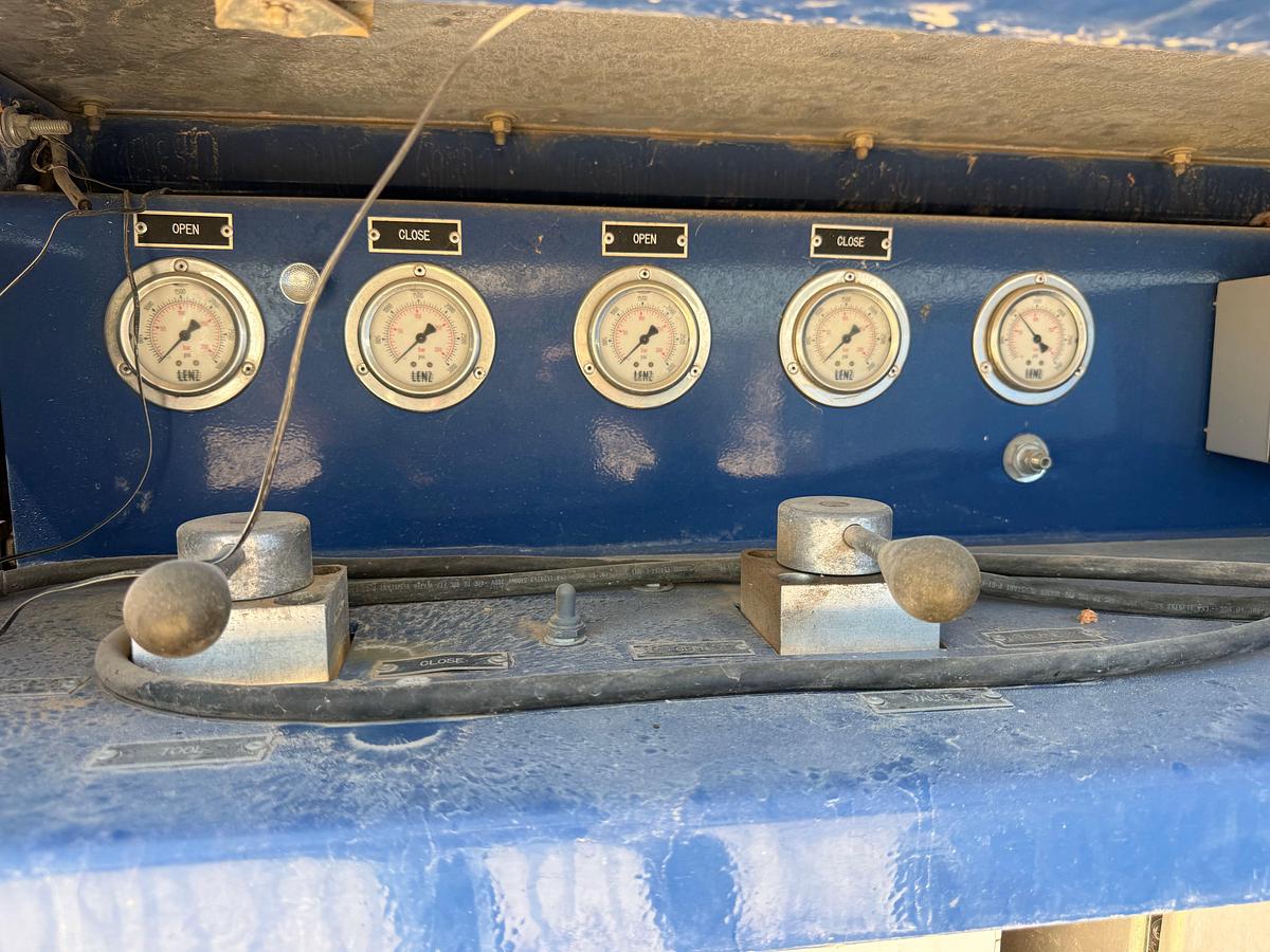 Used SELF CONTAINED 20K WP GREASE INJECTION UNIT COMBO P/B 8.4-KW ISUZU DIESEL GENERATOR