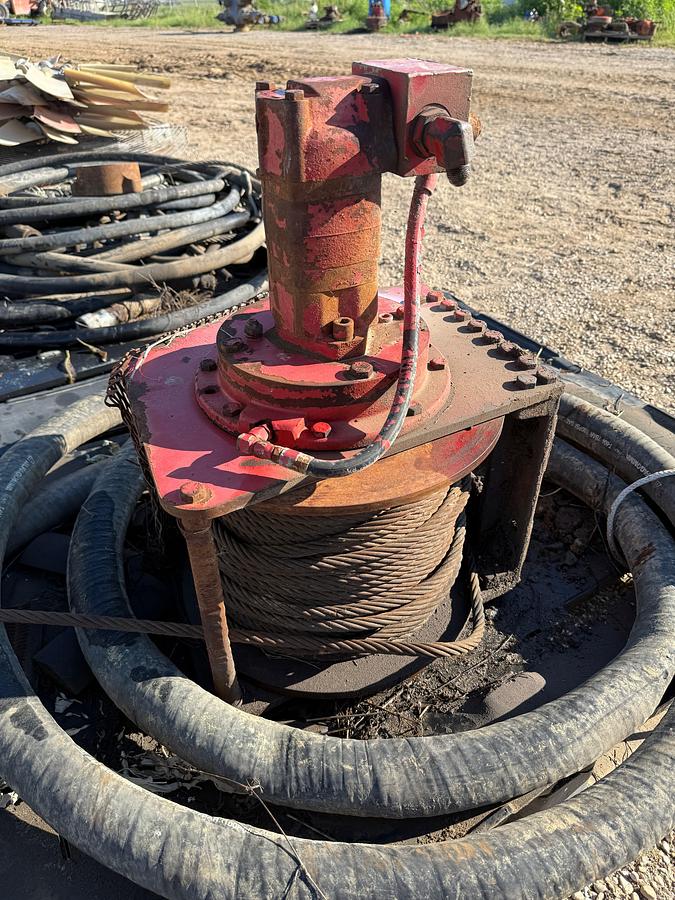Used (2) PALLETS W/ GEARMATIC 8K LBS HYD AUX CATLINE WINCH, ASSORTED HYD & AIR HOSES