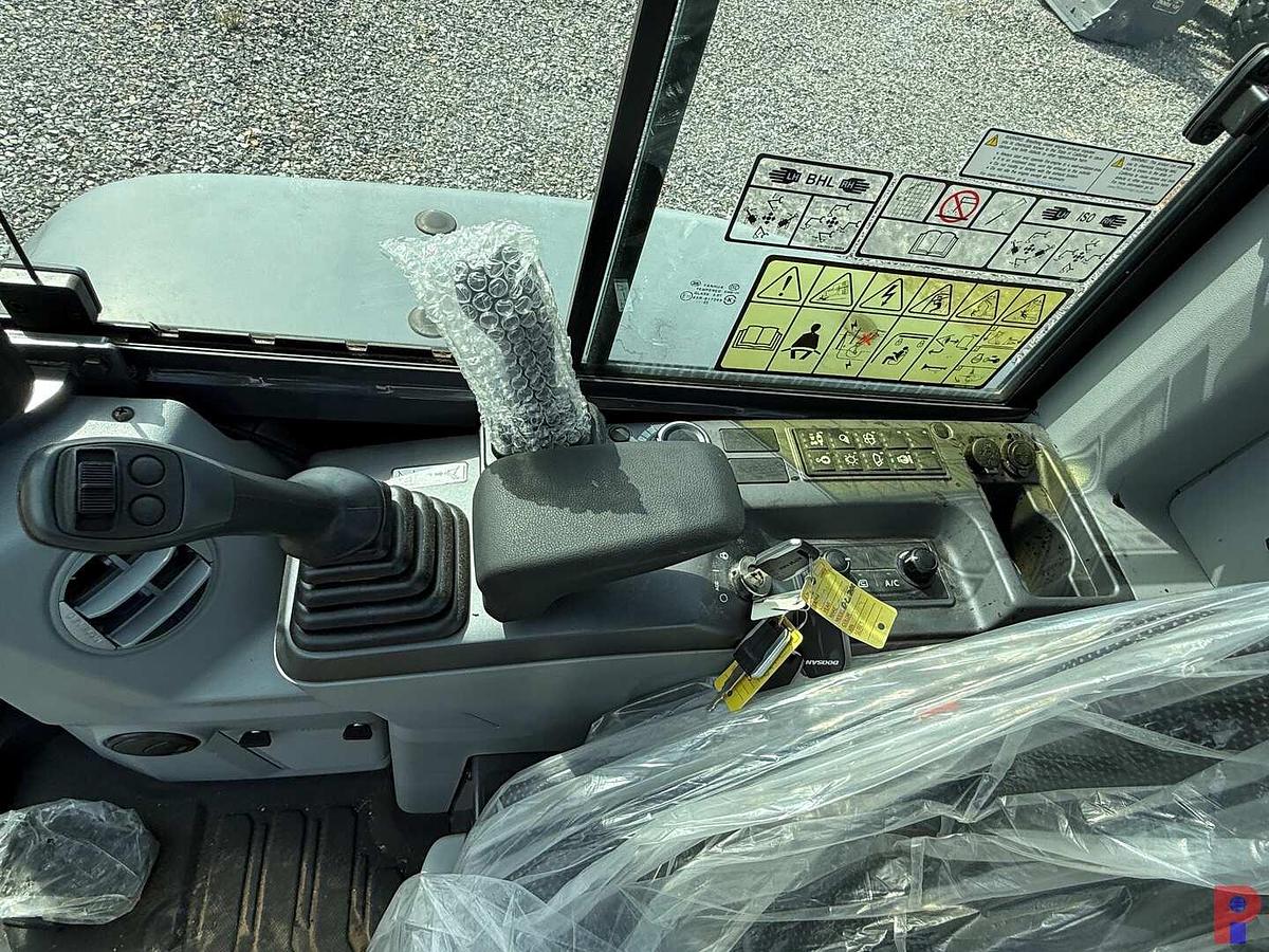 Used (NEW) DEVELON DX27Z-7 COMPACT MINI EXCAVATOR