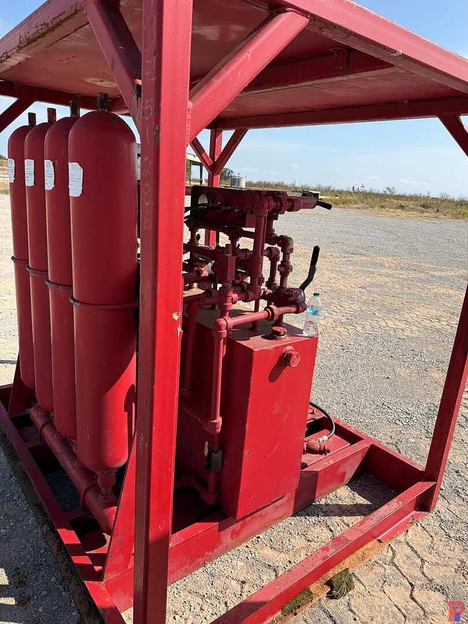 Used 4-STATION 4-BOTTLE ACCUMULATOR CLOSING UNIT  SKIDDED