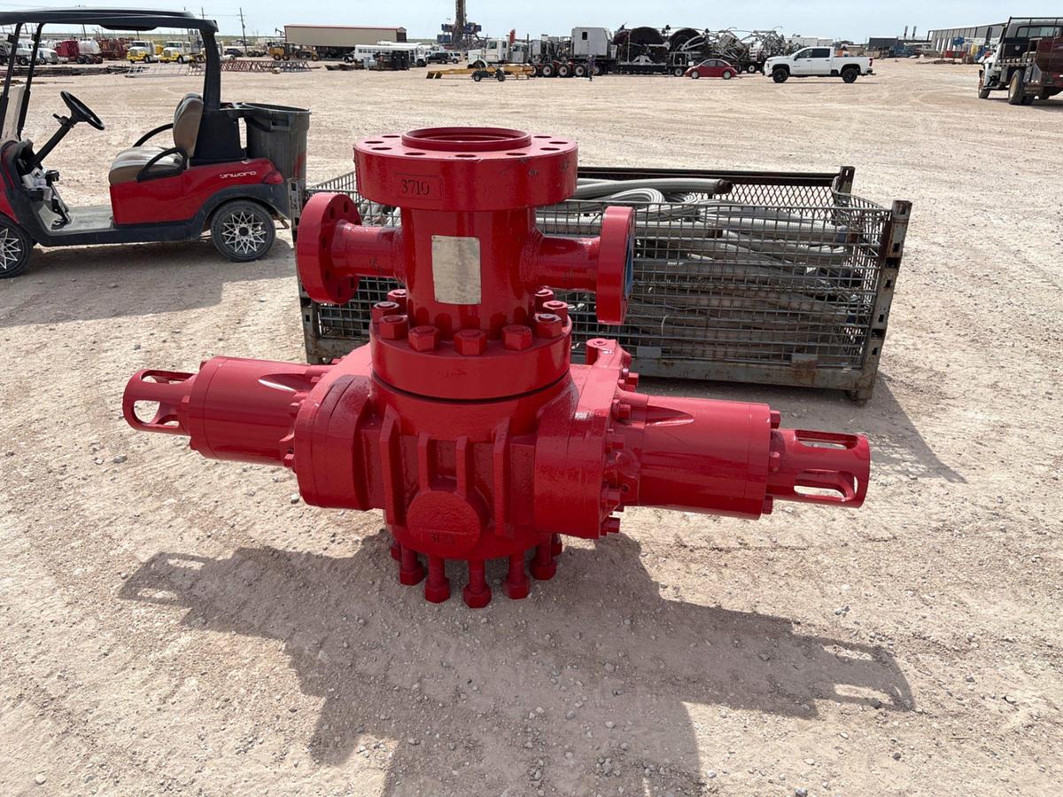 Used Cameron 11” 5K single ram hydraulic BOP W/ fluid cross