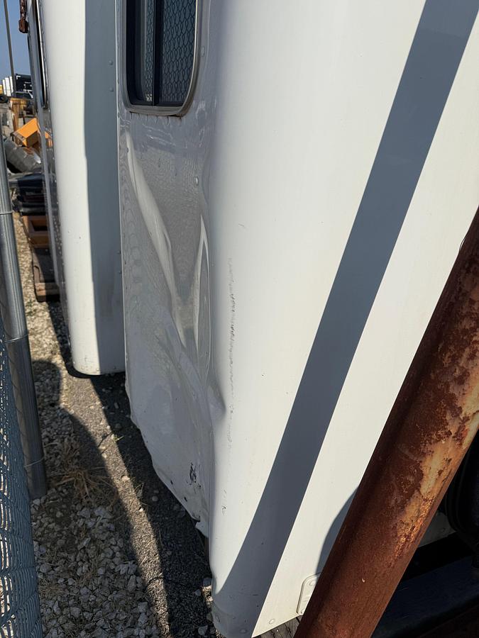 Used UNIBILT 36” SLEEPER FOR PETERBILT TRUCK