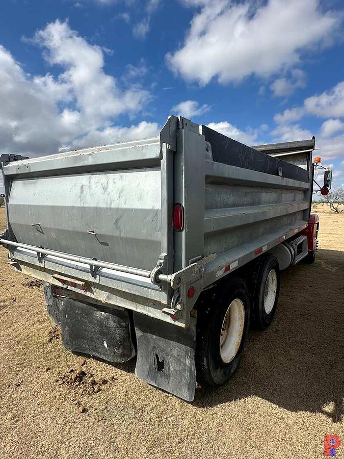 Used 1992 Freightliner FLD120 Tandem Axle Dump Truck
