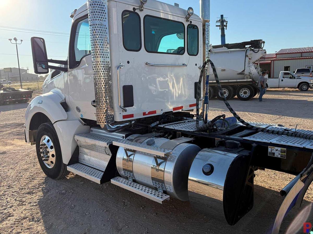 Used 2024 KENWORTH T880 T/A DAY CAB TRUCK TRACTOR