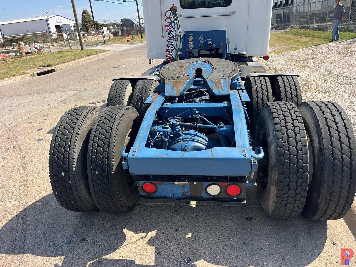 Used 2013 PETERBILT 367 T/A 36” SLEEPER TRUCK