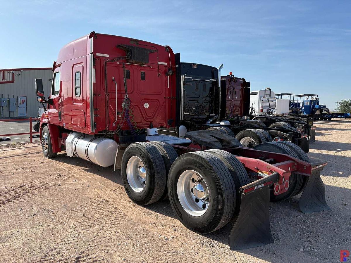Used 2014 FREIGHTLINER CASCADIA T/A SLEEPER HAUL TRUCK