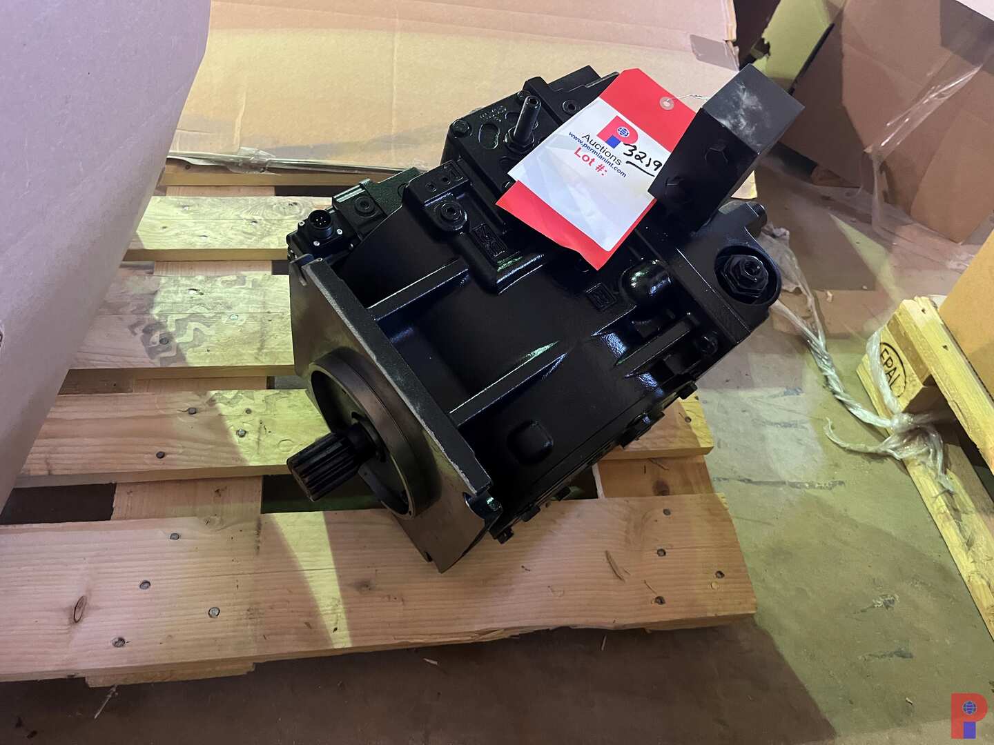 Used NEW / UNUSED SAUER DANFOSS 180CC HYDRAULIC PUMP P/N 83061571