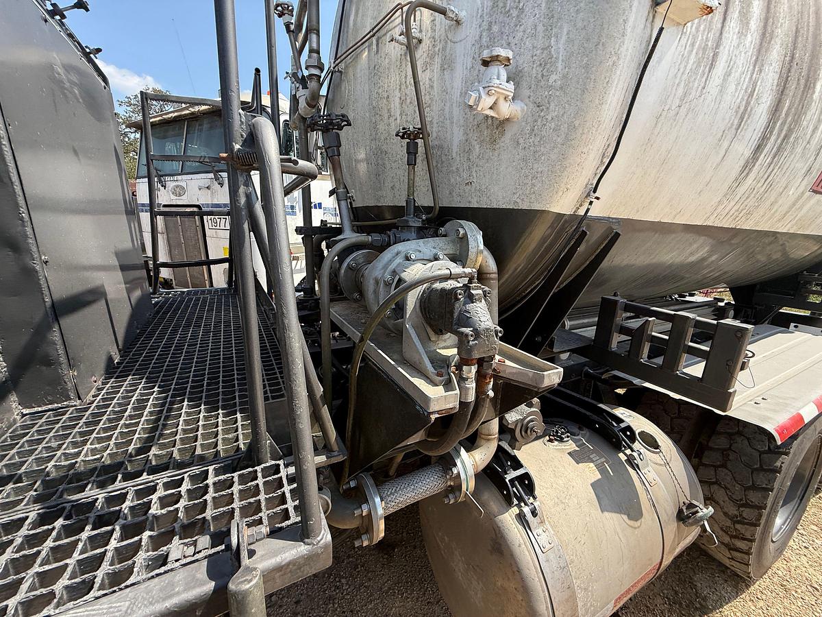 Used 2001 PETERBILT 362 TWIN-STEER T/A CRYOMEC NITROGEN PUMP TRUCK