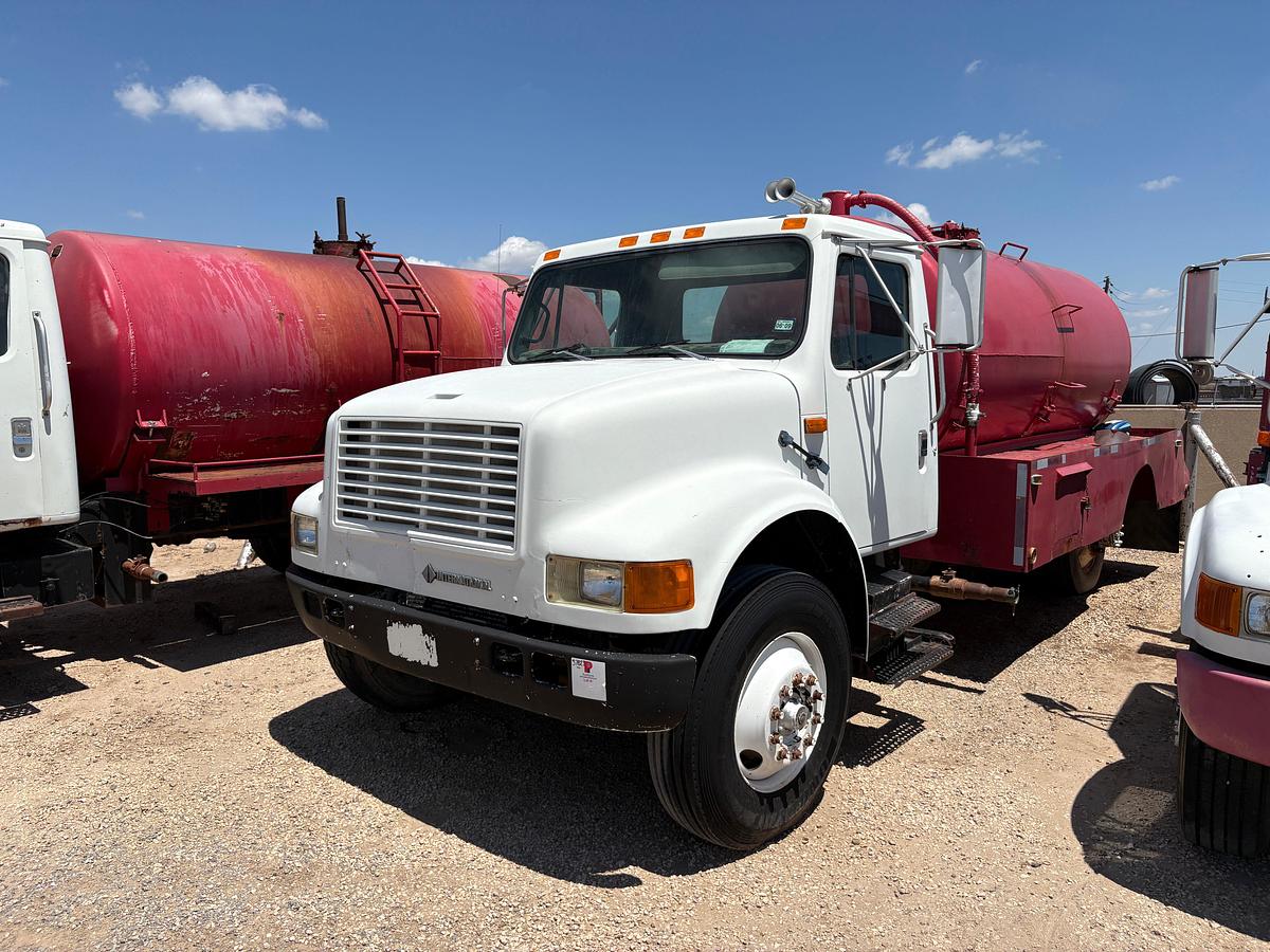 Used 1992 INTERNATIONAL 4900 S/A DAYCAB VACUUM TRUCK