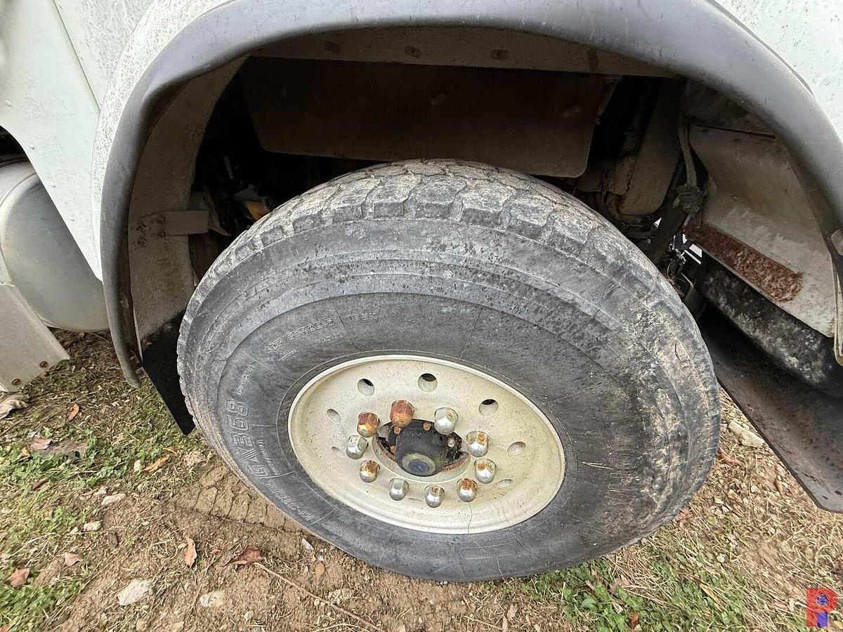 Used 2000 FRIEGHTLINER  FLD 120SD T/A W/ NATIONAL 600C CRANE TRUCK