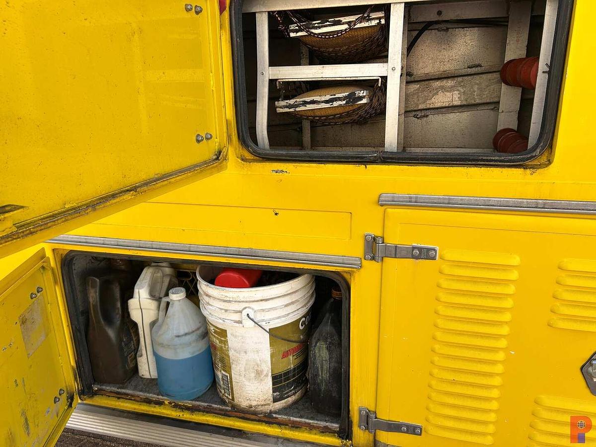 Used 2002 FREIGHTLINER ARGOSY T/A CABOVER WIRELINE TRUCK