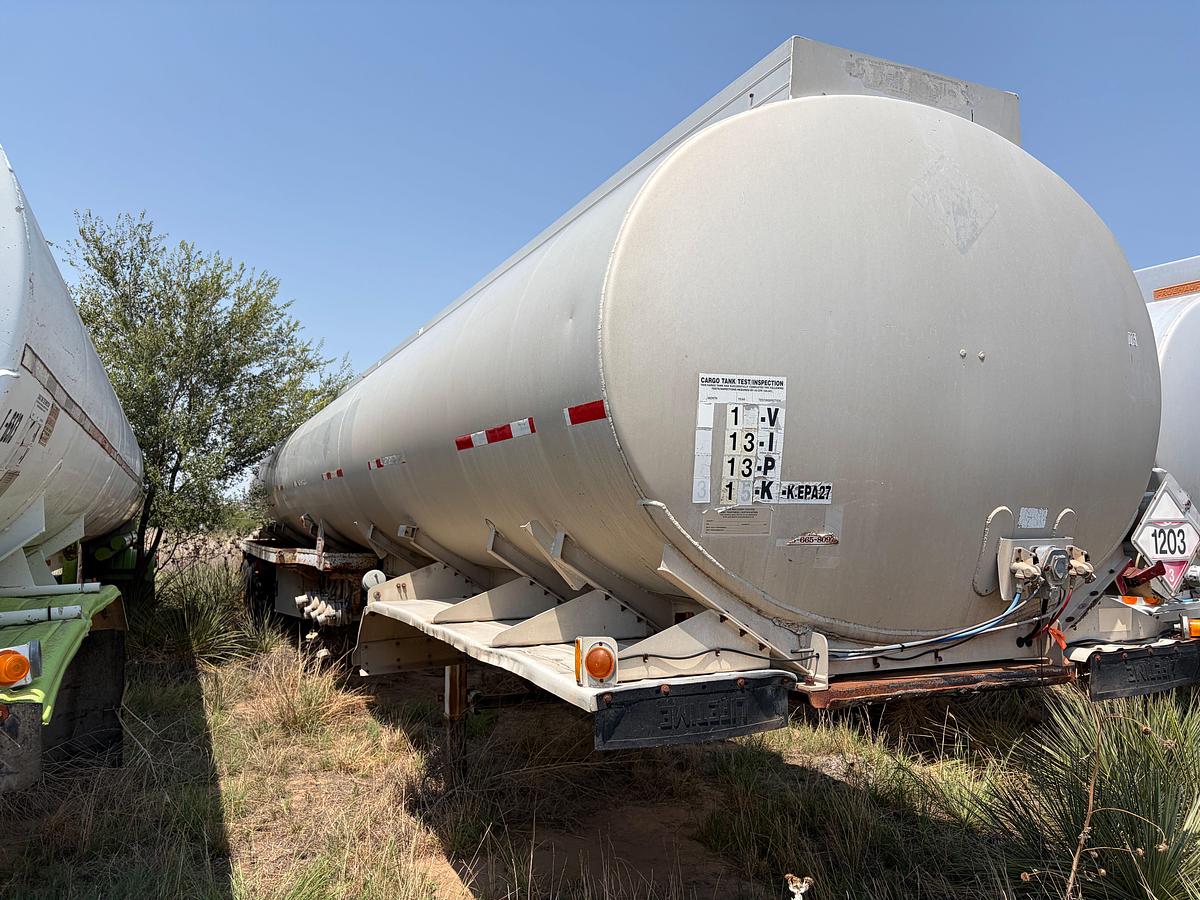Used 1982 TRAILMOBIL FUEL TRANSPORT TRAILER