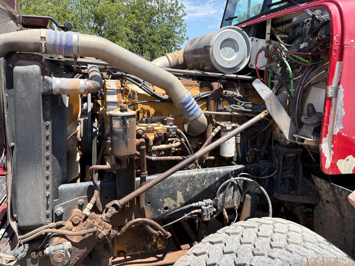 Used 2001 FREIGHTLINER FLD120 T/A DAYCAB GIN POLE TRUCK