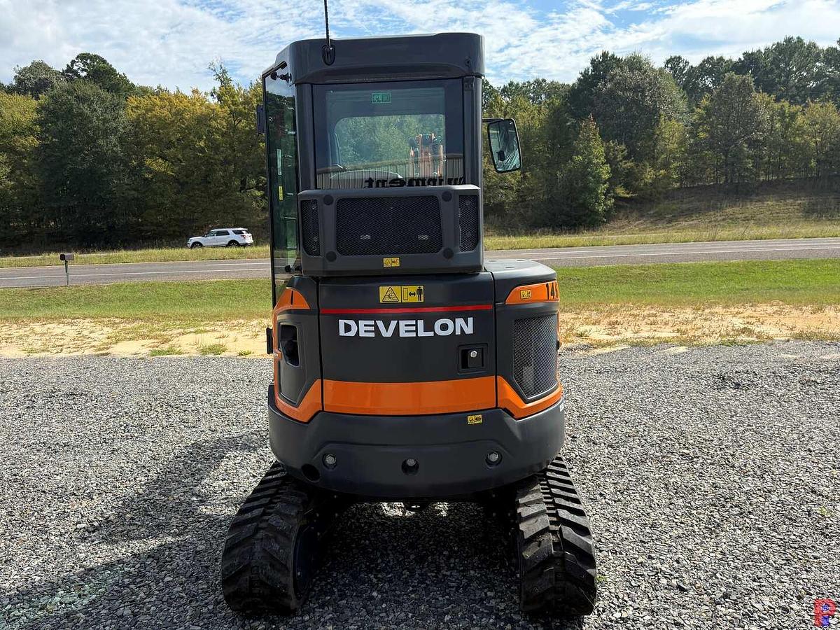 Used (NEW) DEVELON DX27Z-7 COMPACT MINI EXCAVATOR