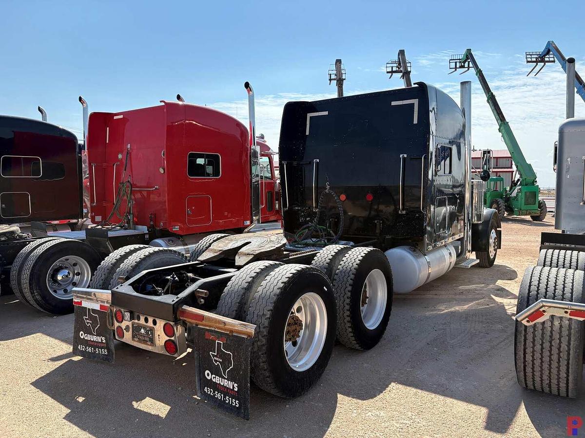 Used 2002 PETERBILT 379 EXT HOOD T/A 68” SLEEPER TRUCK