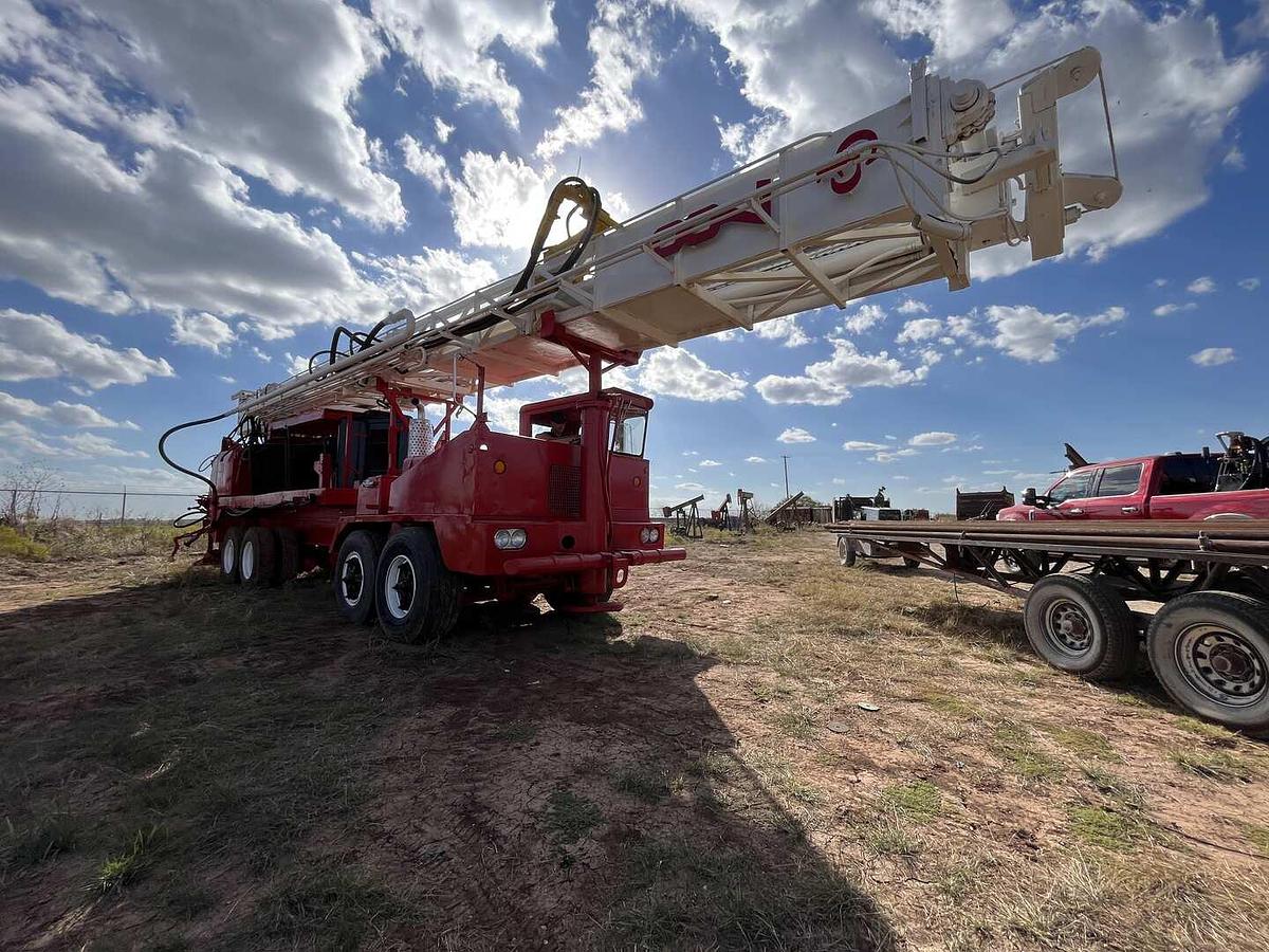 Used 1981 CHICAGO PNEUMATIC CP700 TOP DRIVE WATER WELL DRILLING RIG Package