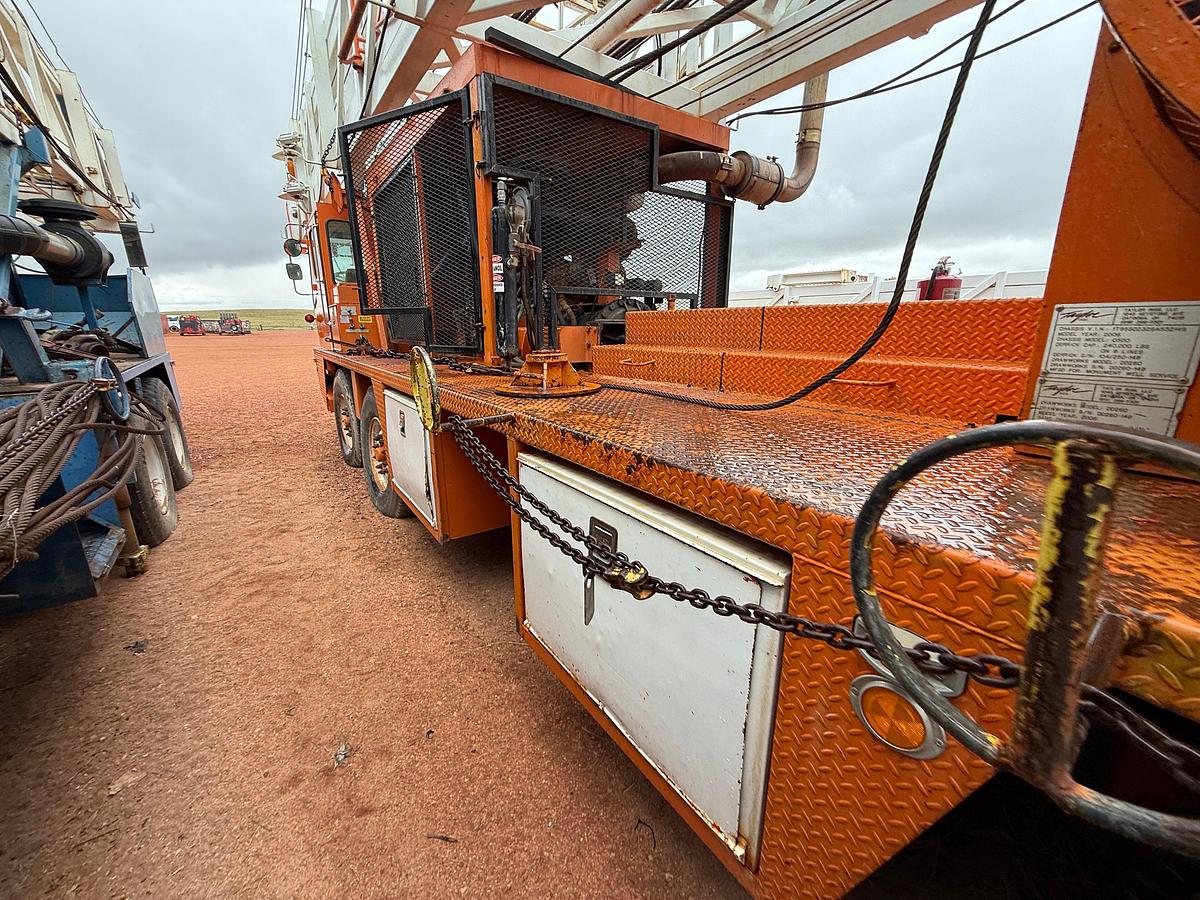 Used 2006 TAYLOR C500 DD 104'-250K 5-AXLE WELL SERVICE WORKOVER RIG