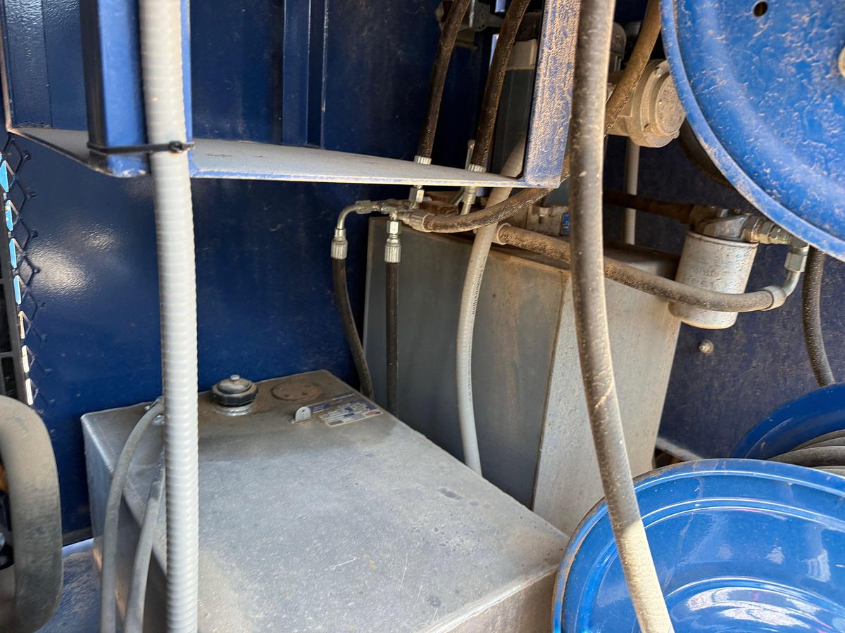 Used SELF CONTAINED 20K WP GREASE INJECTION UNIT COMBO P/B 8.4-KW ISUZU DIESEL GENERATOR