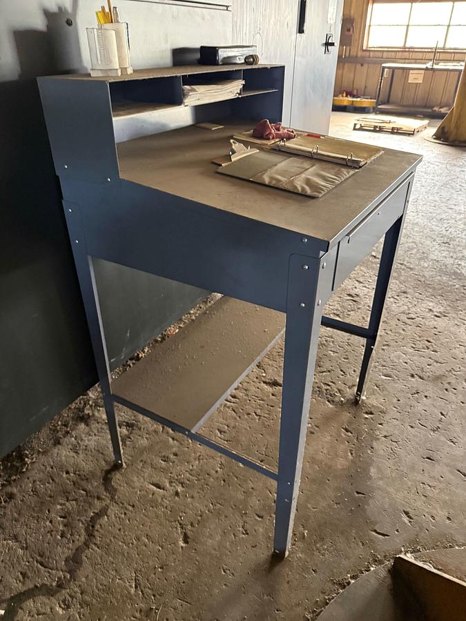 Used 30”x35”x53” STAND UP METAL DESK