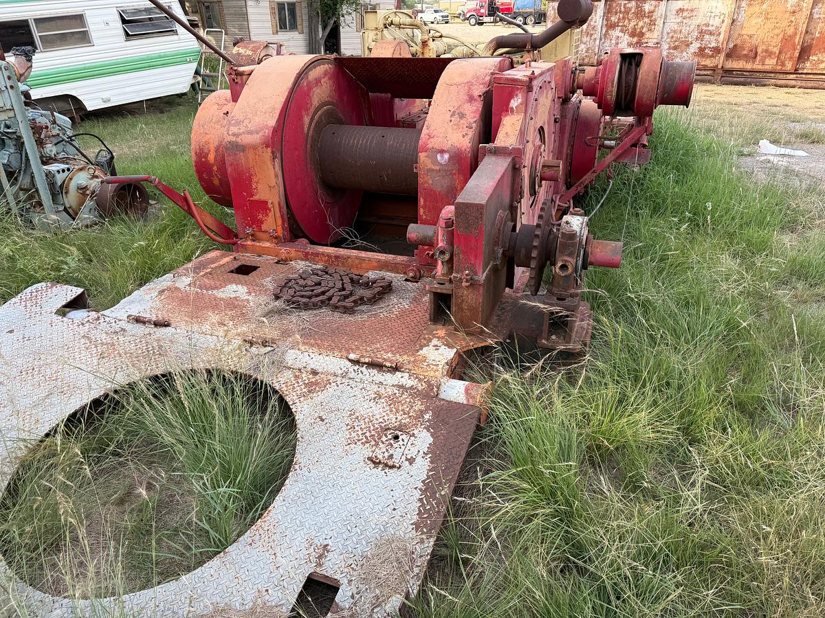 Used WILSON SD DRAWWORKS W/ AIR CLUTCH P/B CUMMINS 903 V8 DIESEL ENGINE