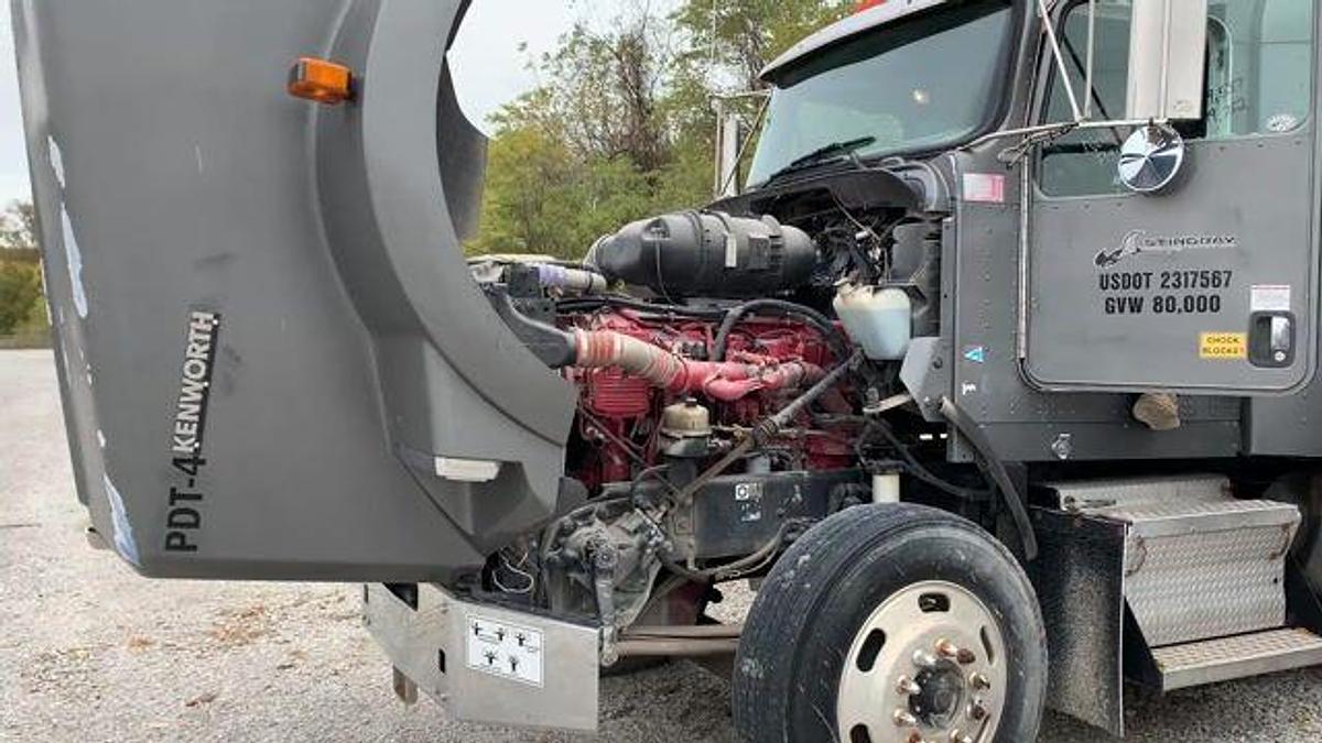 Used 2010 KENWORTH T800 T/A 60” SLEEPER TRUCK (RUNS, DOES NOT DRIVE)