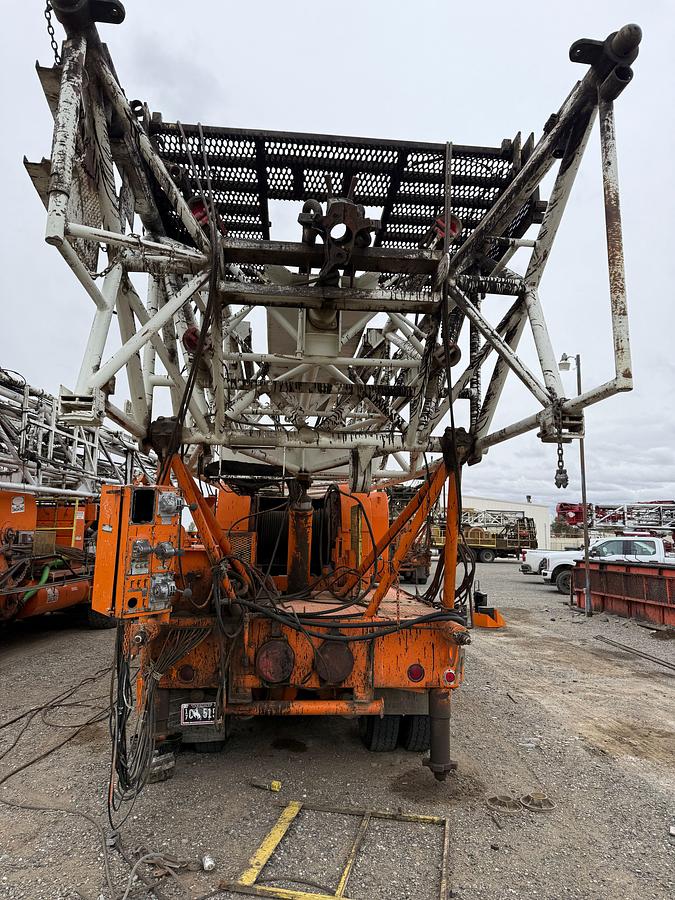 Used 1984 FRANKS MOBILRIG 300 1287/160 DTD-HT 96’-215K 4-AXLE WELL SERVICE WORKOVER RIG