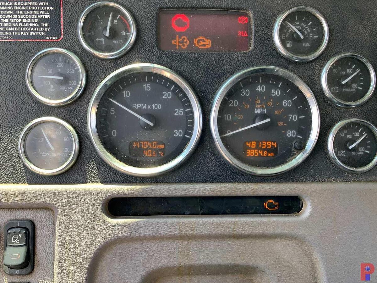 Used 2013 PETERBILT 367 T/A SLEEPER TRUCK