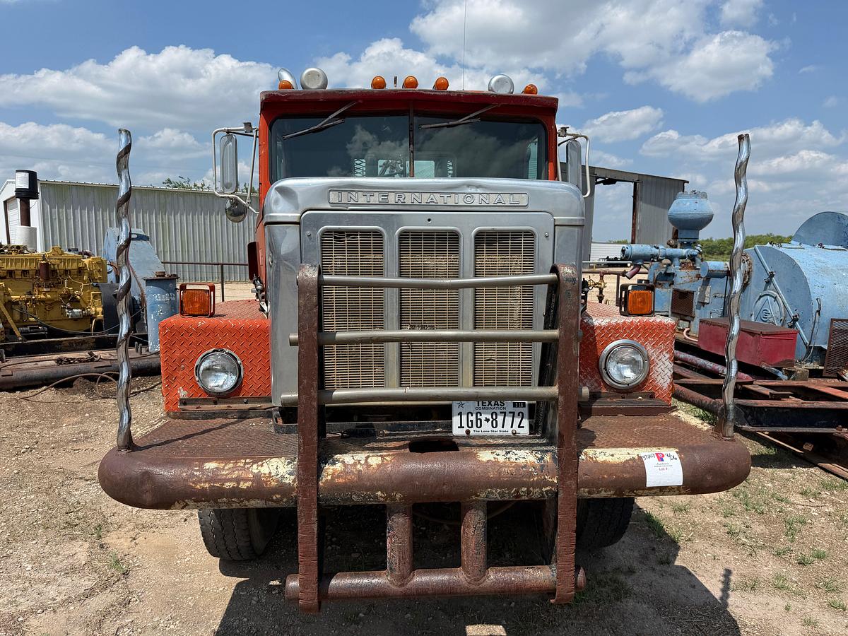 Used 1981 INTERNATIONAL 5000 T/A 30-TON GIN POLE TRUCK