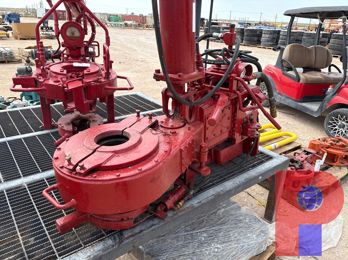 Used 58-93 HYDRAULIC TUBING TONG W/ LIFT CYLINDER & BACKUP