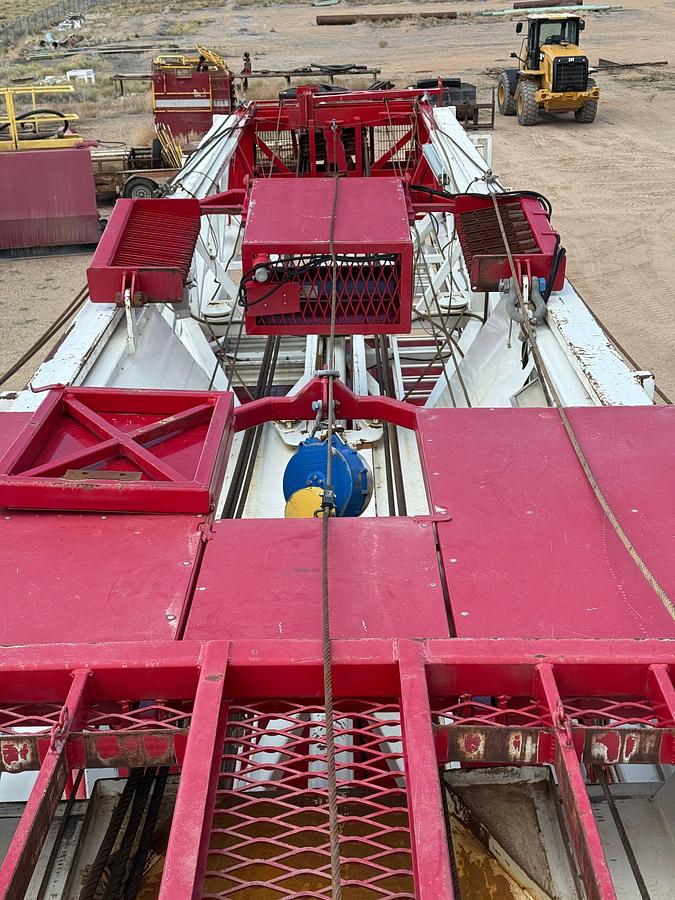 Used 2014 WATSON HOPPER PAY ZONE 550 DD 108’-300K 7-AXLE WELL SERVICE RIG