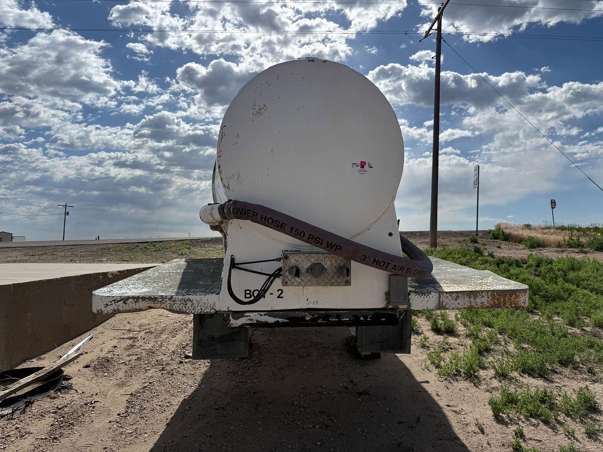 Used 1966 FRUEHAUF   T/A PNEUMATIC DRY BULK TRAILER