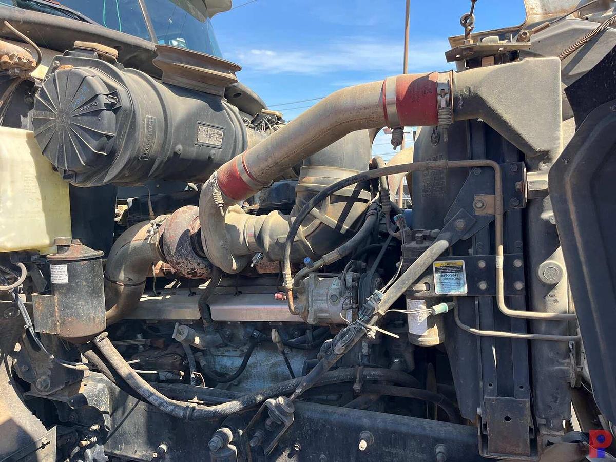 Used 2001 MACK CH613 TRI AXLE 45K LBS. WINCH TRUCK