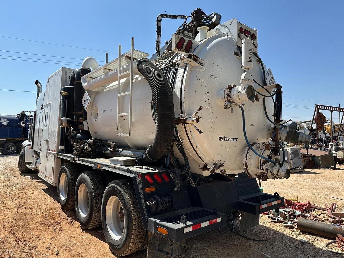 Used 2008 Peterbilt 367 Custom Vac Services HydroVac Truck